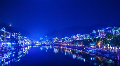 景點：鳳凰沱江夜景